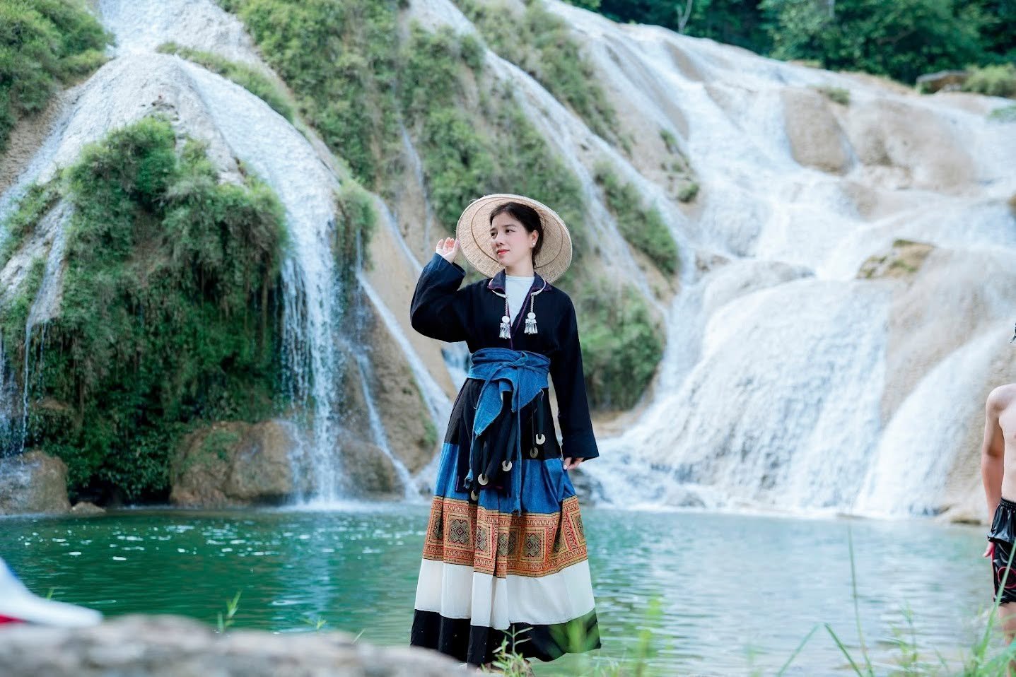 4-Day Ban Ba Waterfall Majestic Cycling Tour from Hanoi